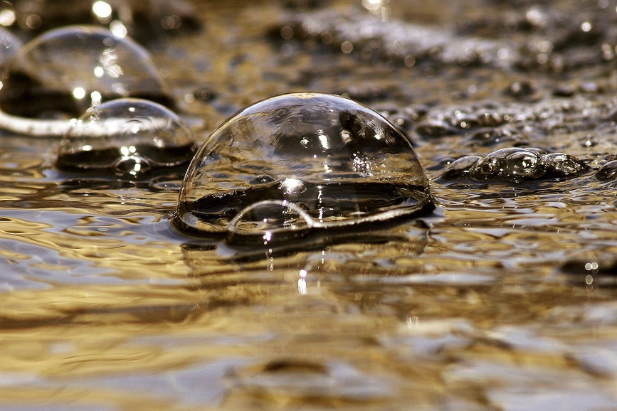 Pixabay: Ani čistá voda není tak úplně čistá.