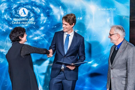 Gerrit Angst obdržel prémii Lumina quaeruntur. Díky ní založí vlastní výzkumný tým.