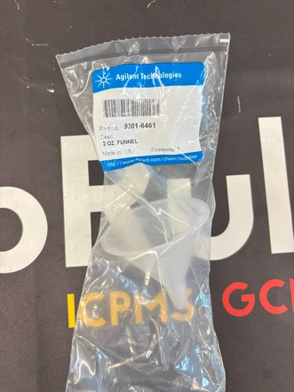 Agilent Trychtýř pro dolévání oleje, polypropylen, pro GC/MSD 5973, 5975, 5977, 9301-6461 (Nový)