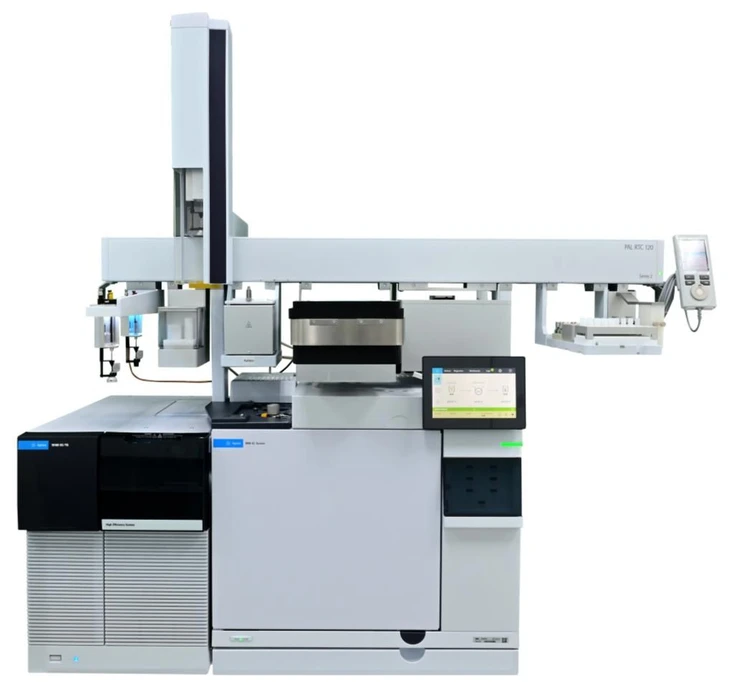 Altium International: Plně automatizovaný pracovní postup pro analýzu těkavých PFAS v materiálech přicházejících do styku s potravinami pomocí GC-trojitého kvadrupólu: Obrázek 1: Autosampler PAL3 Series 2 RTC s Agilent GC/TQ 7010D.