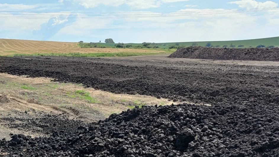 Česká zemědělská univerzita v Praze / doc. Martina Vítková: Lze kaly z čistíren odpadních vod využívat jako hnojivo? Vědci z Fakulty životního prostředí popisují rizika a navrhují řešení.