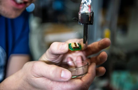 Michal Vališka zkoumá, jak se materiál stane supravodičem 