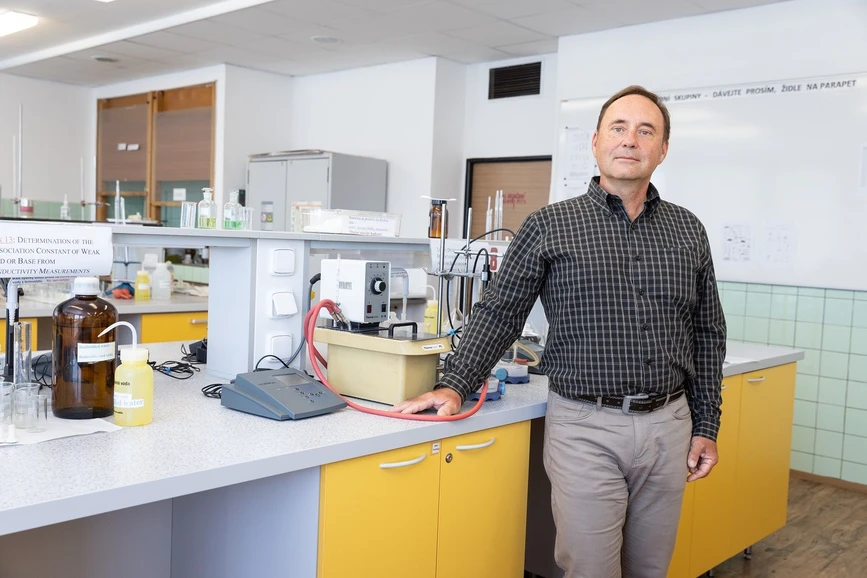 Forum: magazín Univerzity Karlovy/Michal Novotný: Hlavní garantem prestižního projektu, jenž chce přispět ke zkvalitnění běžného života pacientů, je profesor Vladimír Wsól.