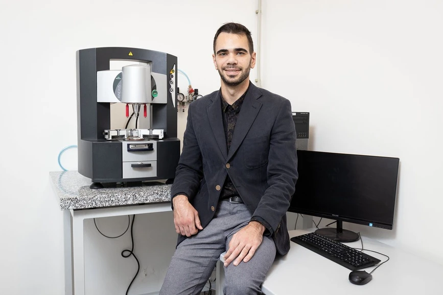 <p><strong>Forum: magazín Univerzity Karlovy/Michal Novotný:</strong> Společná cesta k patentu: Jak UK a Contipro tvoří inovace </p>