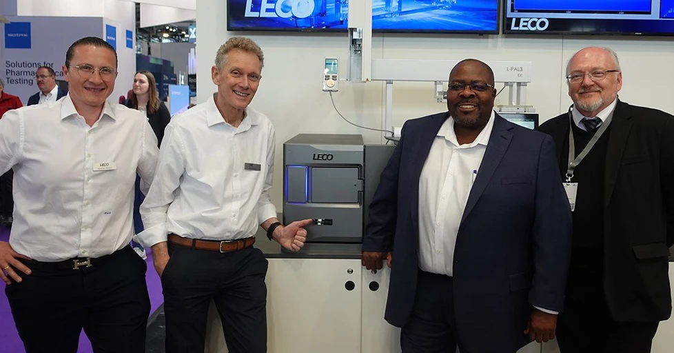 LECO: Velká událost ve světě GC/MS - společnost LECO uvádí na trh Pegasus® BTX. Alexander Albrecht (EU Finance Director), Ralf Loescher (Vice Pres. Europe), Farai Rukunda (Director of Separation Science Customer Success) a Slava Artaev (Technical Director Separation Science) nadšení z přístroje Pegasus® BTX.