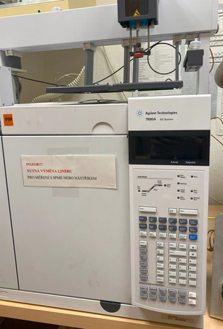Agilent 7890A Plynový chromatograf (G3440A) (Repasovaný)