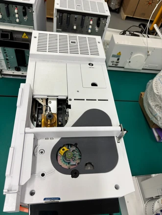 Agilent Intuvo 9000 plynový chromatograf, S/SL, FID, AUX, G3950A (Bazar)