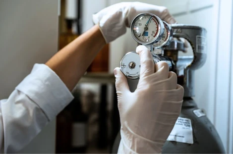Proč dusík stojí laboratoře více než kdy dříve — a jak snížit vysoké náklady