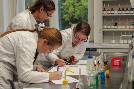 Cesta do hlubin studia chemie 2024 je za námi