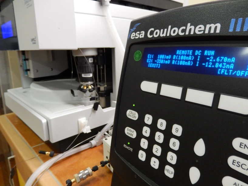 Přístrojové vybavení laboratořě RADANAL: Thermo HPLC - Coulochem III