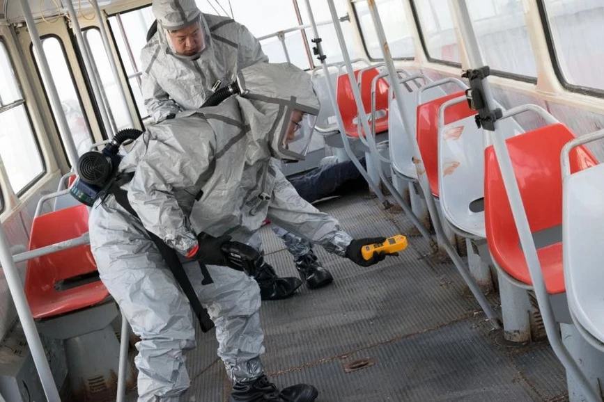 SÚJCHBO: Obrázek 6 - Radiační průzkum v tramvaji v rámci výcviku AMMS