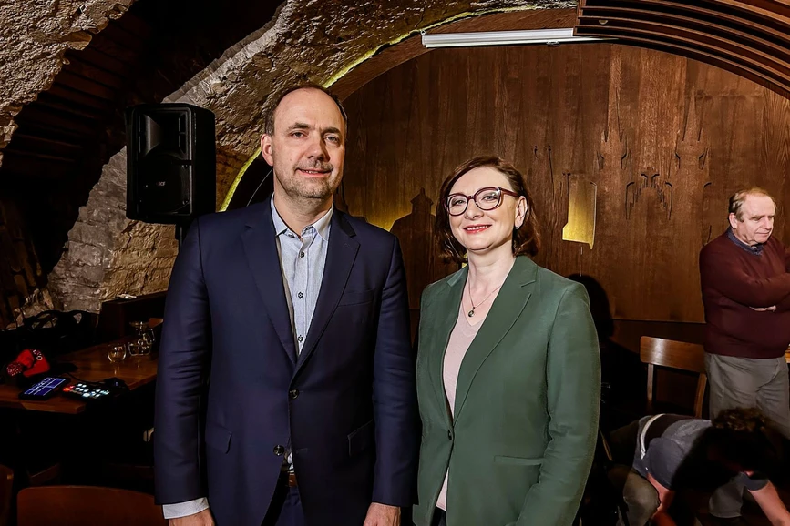 ÚOCHB/Tomáš Belloň – Podcast CHEmic #47 – Zleva: Martin Haluzík a Veronika Sedláčková