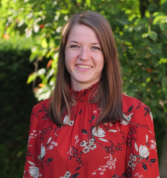 ÚOCHB: Poprvé v historii mají vědci k dispozici komplexní soubor dat, který pomáhá odhalovat neznámé látky. Díky odborníkům z ÚOCHB: Dr. Corinna Brungs, bývalá postdoktorandka ve skupině Dr. Pluskala, nyní působí jako vedoucí core facility pro metabolomiku na Vídeňské univerzitě.