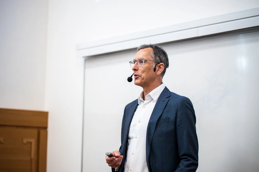 <p><strong>ÚOCHB/Tomáš Belloň: </strong>Od každodenních pilulek k jedné injekci ročně. ÚOCHB navštívili průkopníci prevence HIV - Dr. Tomáš Cihlář, Gilead Sciences</p>