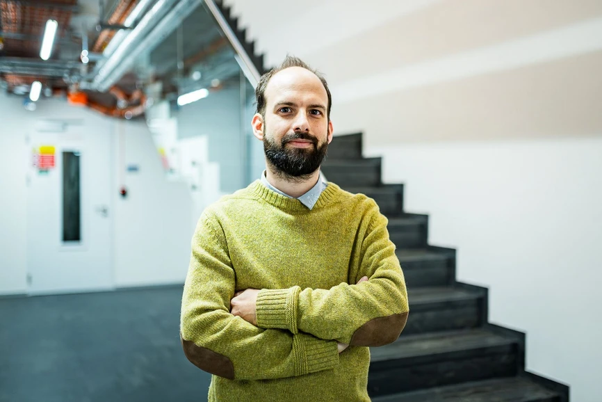 ÚOCHB/Tomáš Belloň: Výzkum z ÚOCHB odhaluje dosud nepoznaný způsob přepisu genetické informace: Dr. Tomáš Kouba, vedoucí core facillity skupiny Kryogenní elektronová mikroskopie.