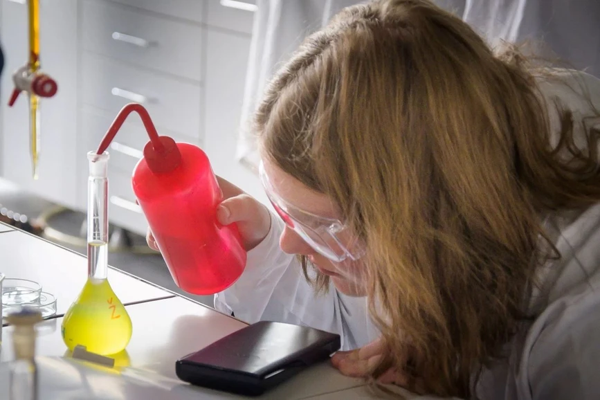 <ul>
<li><strong>Foto:</strong> UPCE: Na Univerzitě Pardubice se soutěžilo o titul krále chemiků</li>
</ul>
