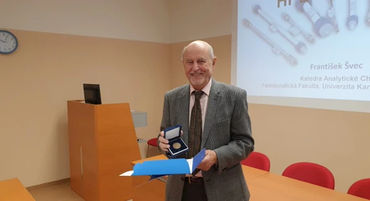 Prof. František Švec obdržel nejvýznamnější české ocenění udělované v oboru analytická chemie