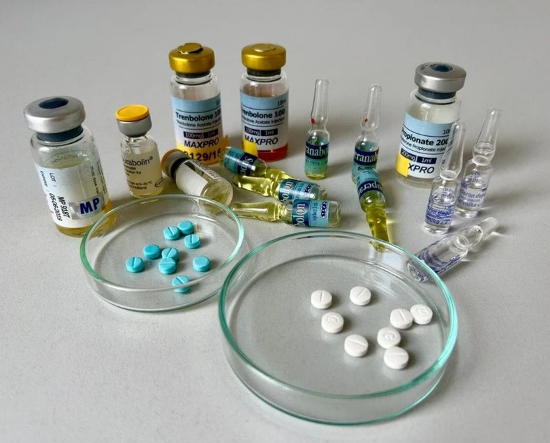 <p><strong>VŠCHT:</strong> Padělky léčiv, nelegální trh s hormony a výzkum se skutečným dopadem: Tým z Laboratoře forenzní analýzy biologicky aktivních látek VŠCHT Praha pomáhá chránit veřejné zdraví</p>