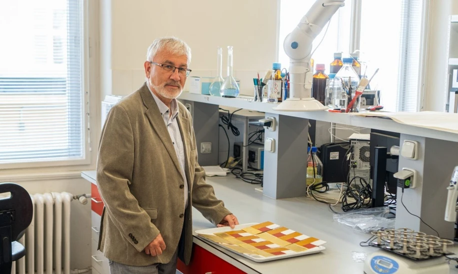 <p><strong>VŠCHT Praha / Vojtěch Masojídek:</strong> Od záplav po profesuru: Michal Ďurovič o záchraně památek a Mánesova Kalendária</p>